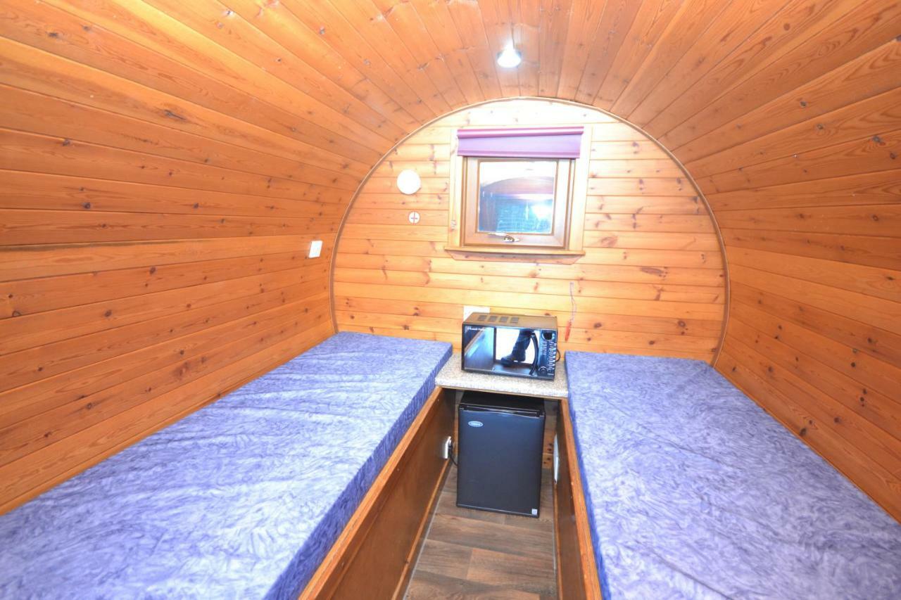 Blackwater Glamping Pods Кинлохлевън Екстериор снимка
